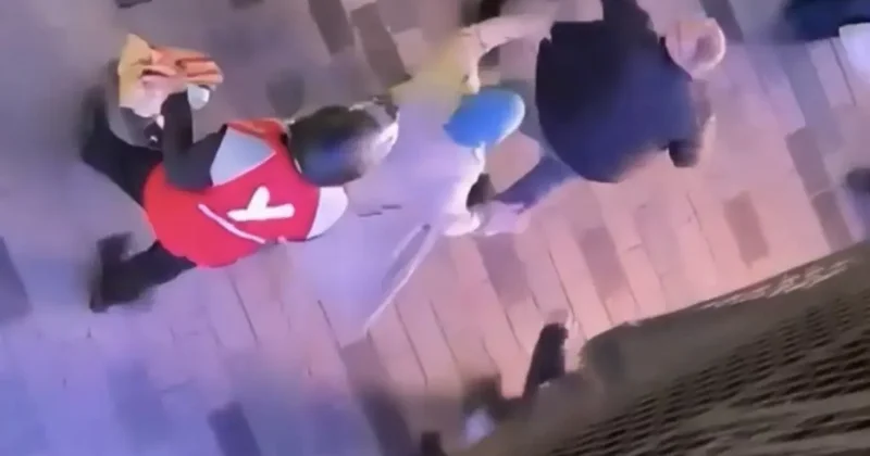 AVM de tekme ve yumruklarla birbirine girdiler! İstiklal Caddesi’ni karıştıran kavgaya teyze yeğen birlikte girdi