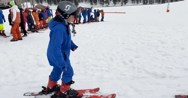 Kars ın çocukları Nisan da 2 metre kar üzerinde kayak öğreniyor Karın Yıldızları Projesiyle geleceğin sporcuları Sarıkamış ta yetişiyor Kars Haberleri