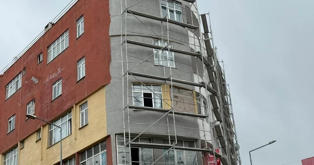 Iğdır da binadaki dış cephe çalışmasında güvenlik ihmali Iğdır Haberleri