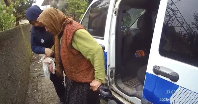 Yağmurda zor anlar yaşayan vatandaşa zabıtadan şefkat eli Osmaniye Haberleri