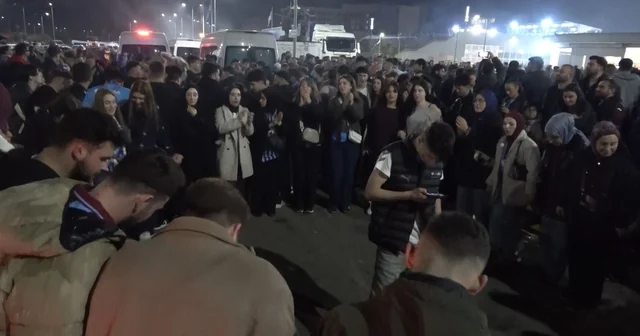 Trabzonsporlu taraftarlar Galatasaray galibiyetini kutladı Trabzon Haberleri