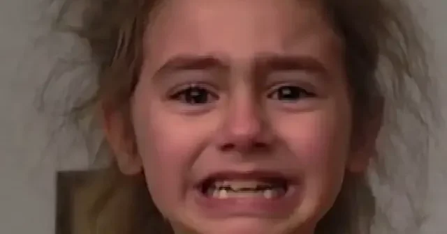 Küçük Nazede İstiklal Marşı nı ağlaya ağlaya okudu: Bizim hayatımızı kurtardılar VİDEO İZLE