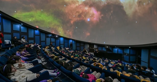 Mercan Bilim Merkezi planetaryumu çocukları evrenle buluşturuyor Mersin Haberleri