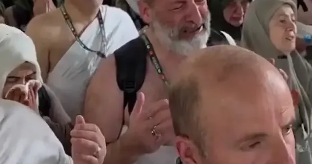 Kabe ile ilk buluşma: Türk umreciler gözyaşlarına boğuldu VİDEO İZLE