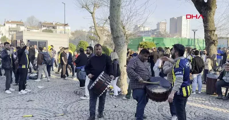 Fenerbahçeli taraftarlar coşkuyla derbiyi bekliyor