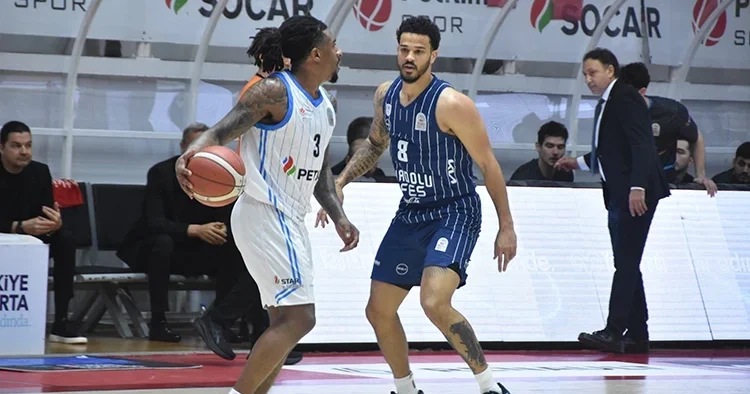 Anadolu Efes, Petkimspor deplasmanında galip!