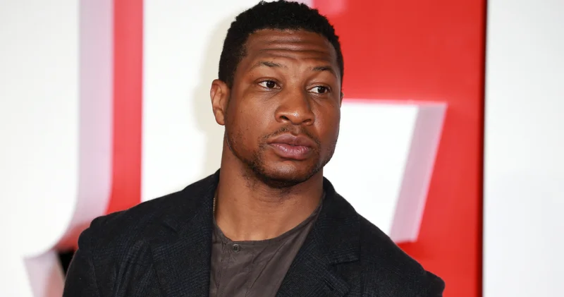 Jonathan Majors aksiyon filminin çekiminde pencereden düşüp yaralandı