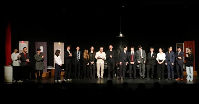 Erzurum Lisesi öğrencilerinden anlamlı sahne: 12 Öfkeli büyük beğeni topladı Erzurum Haberleri