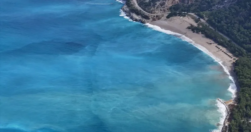 Fethiye de sağanak sonrası Ölüdeniz turkuaz renge büründü