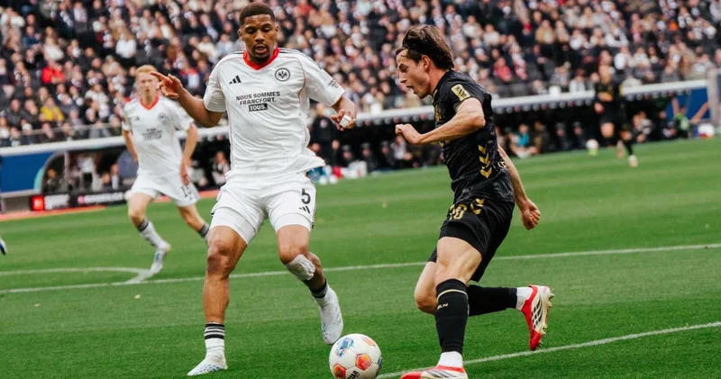 Bundesliga karıştı: 3 dakikada 2 gol