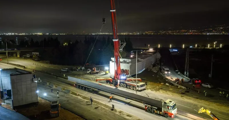 Kocaeli’de 700 tonluk vinçle 9 saatlik gece operasyonu