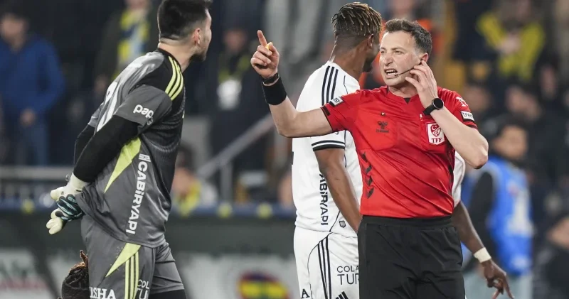 Agbadou penaltı için demediğini bırakmadı: Canlı yayında çılgına döndü Futbol Haberleri