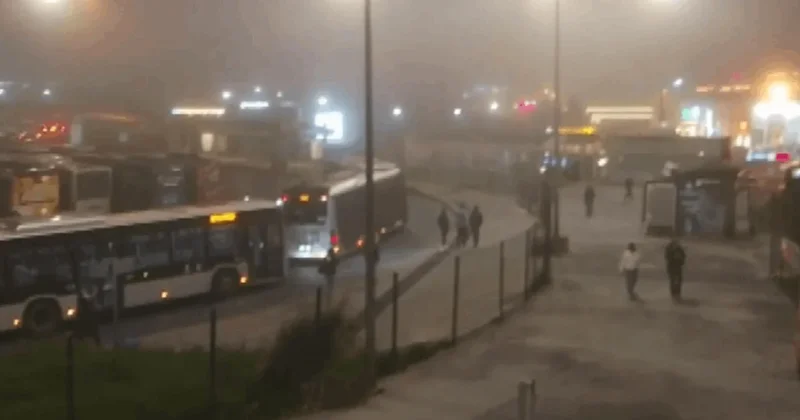 İstanbul u sis bürüdü: Görüş 20 metrenin altına düştü Sözcü Gazetesi