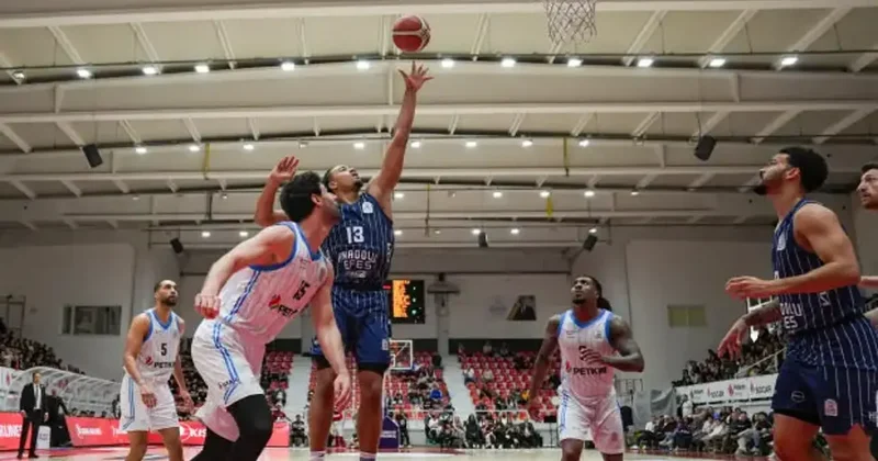 Anadolu Efes Aliağa Petkim i farklı geçti!