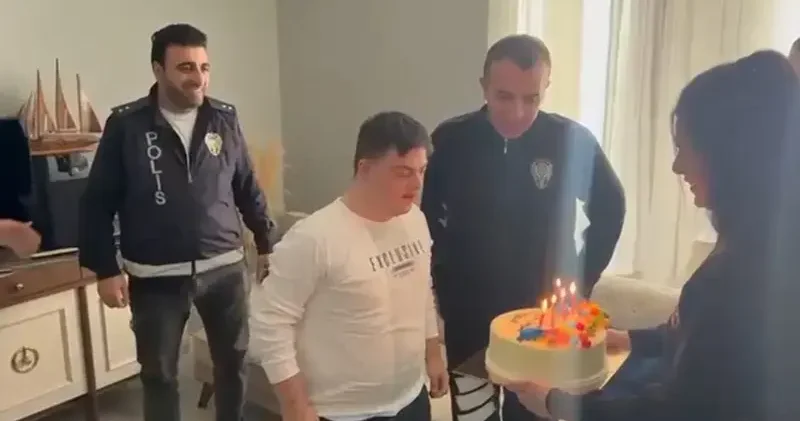 Çekmeköy’de Down sendromlu Melik’e polislerden sürpriz doğum günü
