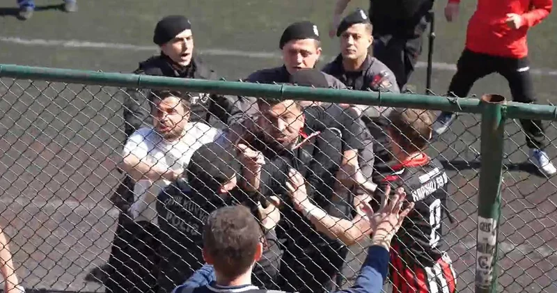 Futbol maçında skandal görüntüler