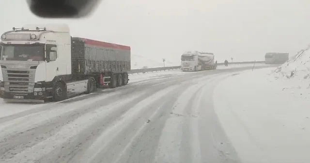 Kop Dağı nda kar ve tipi ulaşımı zorlaştırdı Bayburt Haberleri
