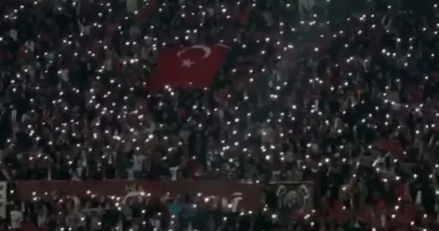 Elazığspor taraftarından muazzam görüntü: Şehit ölmez diyen, birileri var!