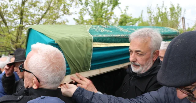 Oyuncu Mehmet Aslantuğ, annesini son yolculuğuna uğurladı Samsun Haberleri