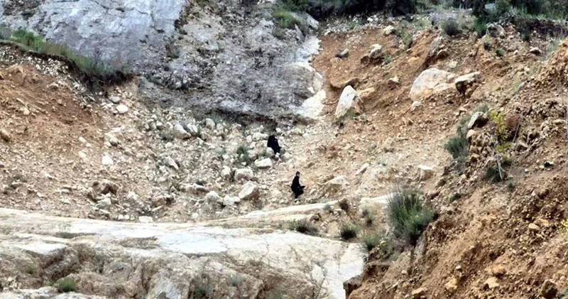 Dağlık alanda mahsur kalan 2 çocuk kurtarıldı