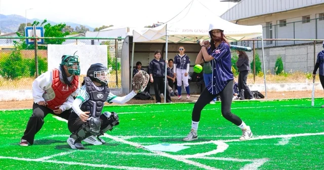 Softbol heyecanı Aydın ın ev sahipliğinde başladı Aydın Haberleri