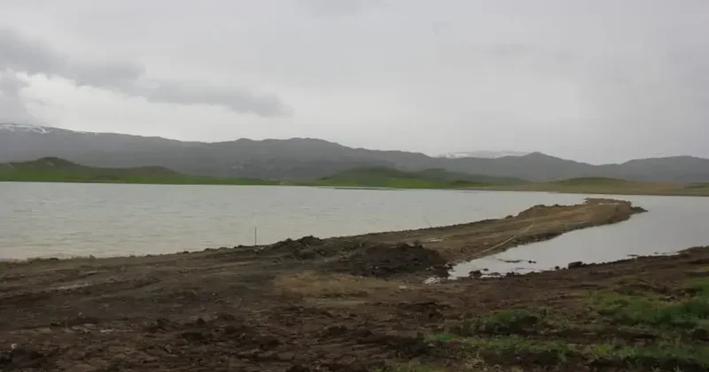 Şiddetli yağış sonrası sular atlında kaldı! 30 hane ile ulaşım kesildi!