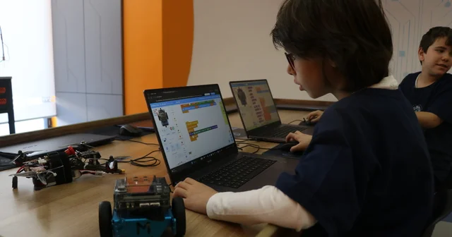 Yalovalı ilkokul öğrencileri tasarladıkları dron ve robotla madalyalar kazandı Yalova Haberleri