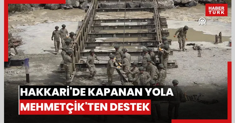 Hakkari de kapanan yola Mehmetçik ten destek
