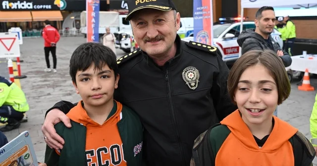 Erzincan da Trafik Güvenliği Haftası kapsamında bilinçlendirme etkinliği Erzincan Haberleri