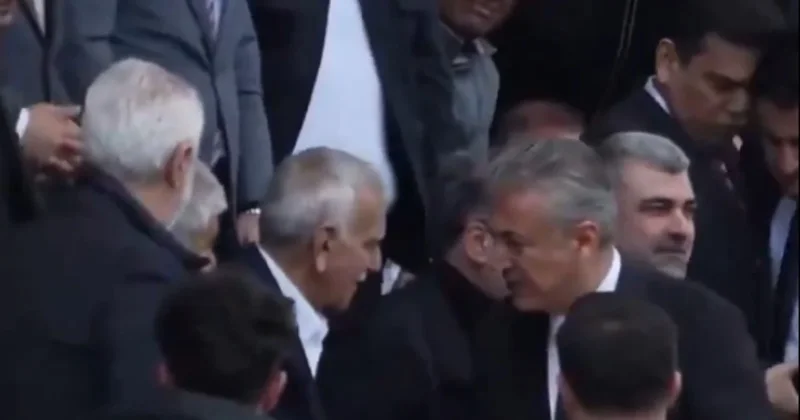 Ahmet Türk, yerine atanan kayyumla yan yana maç izledi Sözcü Gazetesi