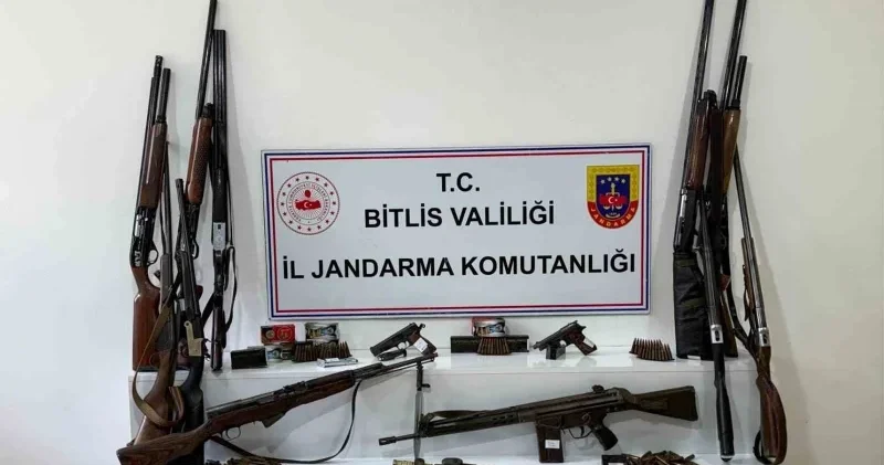 Tatvan da 20 adrese eş zamanlı silah operasyonu: Ev değil cephanelik Bitlis Haberleri