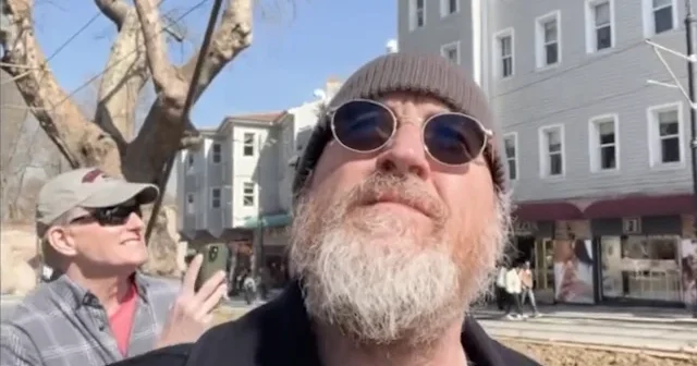 Dünyaca ünlü ABD li komedyen Louis C.K. İstanbul da duyduğu ezanı anlattı: O adanmış sesi duyunca susuverdik VİDEO İZLE