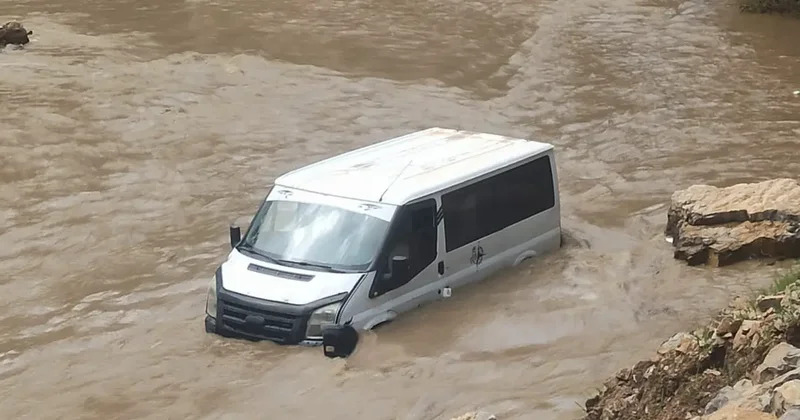 Bir ilden korkutan görüntü! Dere taştı, böyle sürüklendiler