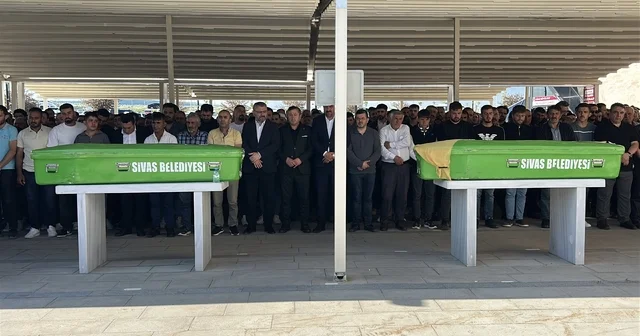 Trafik kazasında ölen Şahinkaya çifti son yolculuklarına uğurlandı Sivas Haberleri