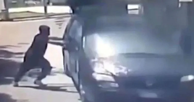 İtalya da tarım mafyası 4 göçmen işçiyi minibüsü ateşe verip diri diri yaktı