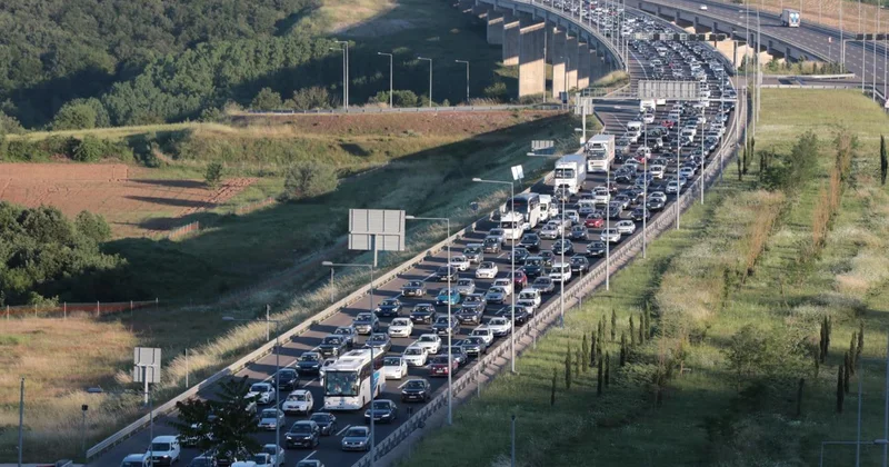 Bayram döneminde otoyol ve köprülerden 29 milyon araç geçti