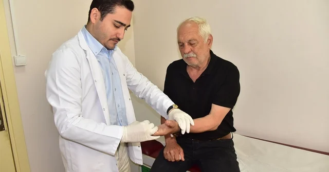 Balıkesir de motorlu testere kazasında kopan başparmak mikrocerrahi ile yeniden dikildi Balıkesir Haberleri