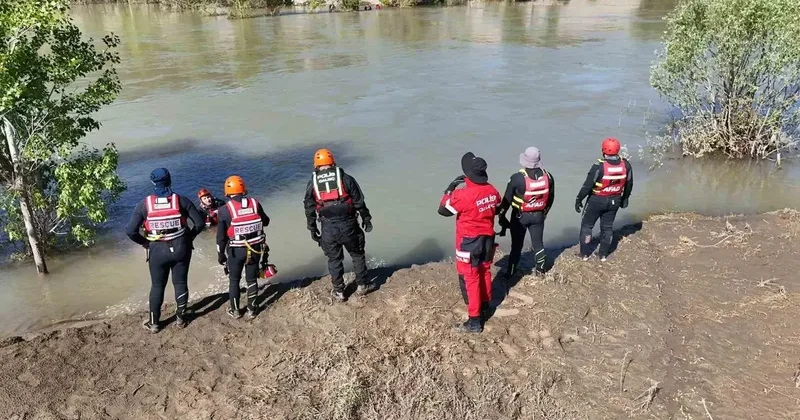 Kelkit Çayı’na atlayan kızın izine 20 gündür rastlanmadı