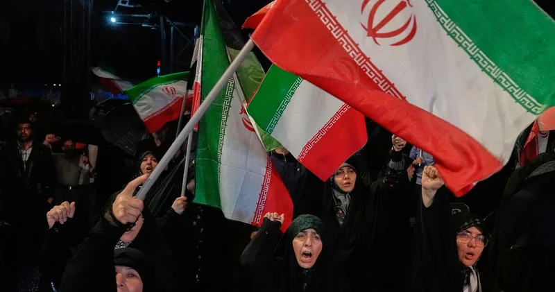 İran ordusu, Umman Denizi nde ABD destroyerlerine füze ve İHA’lar ile uyarıda bulunduklarını bildirdi Dış Haberler