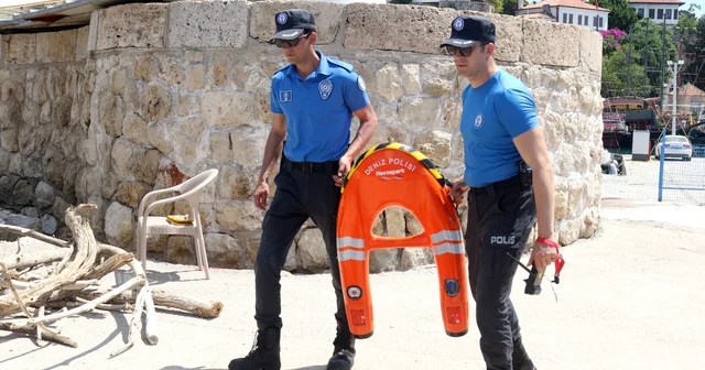 Deniz polisinden elektronik can simidiyle saniyeler içinde kurtarma Antalya Haberleri