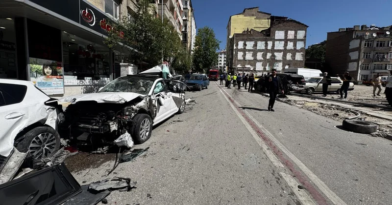 Hafriyat kamyonu ortalığı savaş alanına çevirdi