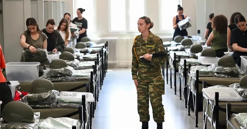 Komşuda kadınlar bile askere alındı: 1 yıl görev yapacaklar Sözcü Gazetesi
