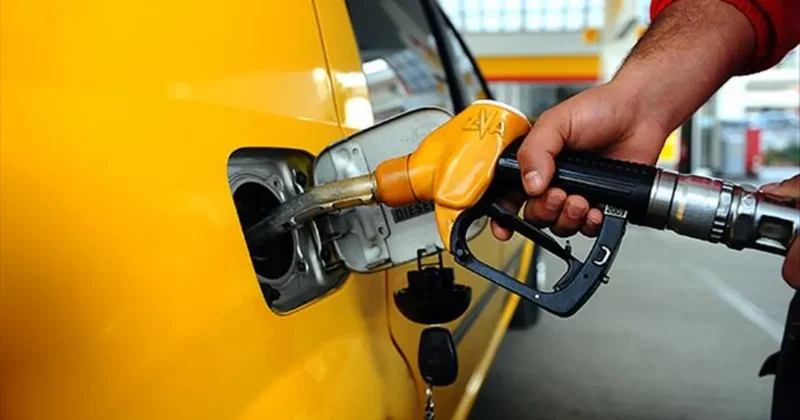 Motorin ve benzinde 10 günlük dev satış! Araç sahipleri litre litre akaryakıt aldı