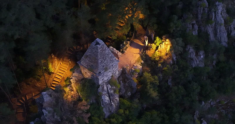 Diagoras ın Piramit Mezarı gece aydınlatmasıyla yeni görünümüne kavuştu