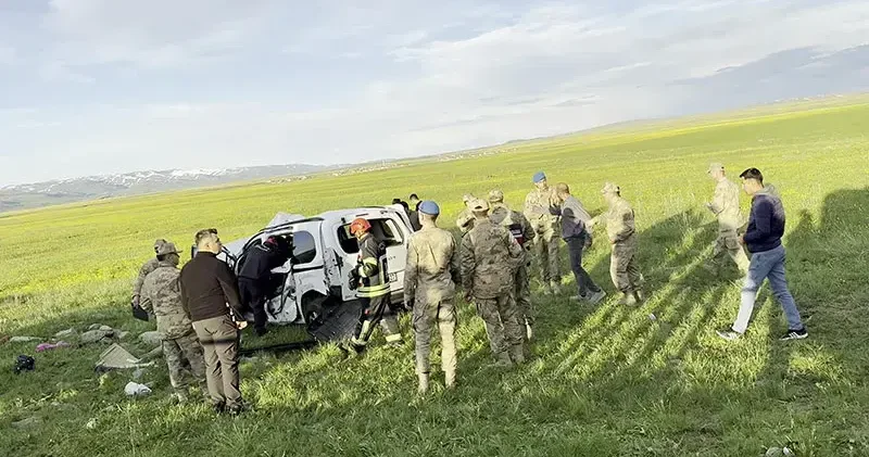 Hafif ticari araç takla attı; 1’i bebek 3 ölü, 4 yaralı