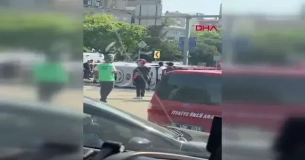 Kağıthane de motosikletle çarpışan ambulans devrildi: 3 ü sağlık çalışanı 4 yaralı