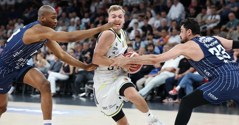 Anadolu Efes, Fenerbahçe yi 102 sayıyla devirdi