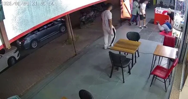 Esenyurt ta kadın esnafa bıçak çekti!