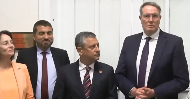 Özgür Özel e destek için gelmişlerdi! Meclis te bir anda ışıklar söndü