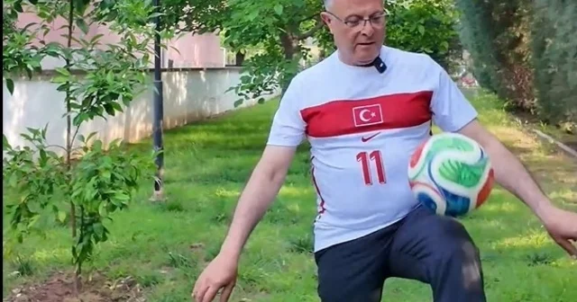 Kadınıyla erkeğiyle top sektirdiler, milli takıma moral verdiler Manisa Haberleri